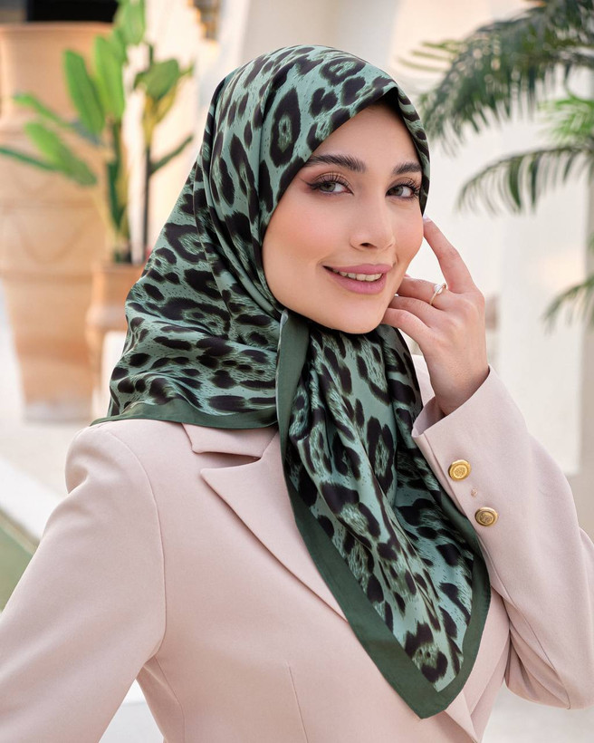 روسری دخترانه جنس ابریشم طرح پلنگی قواره۹۰