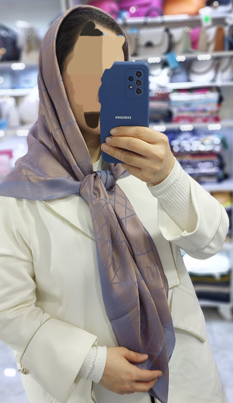 روسری دخترانه جنس ژاکارد شاین دار طرح Dior قواره ۱۱۰
