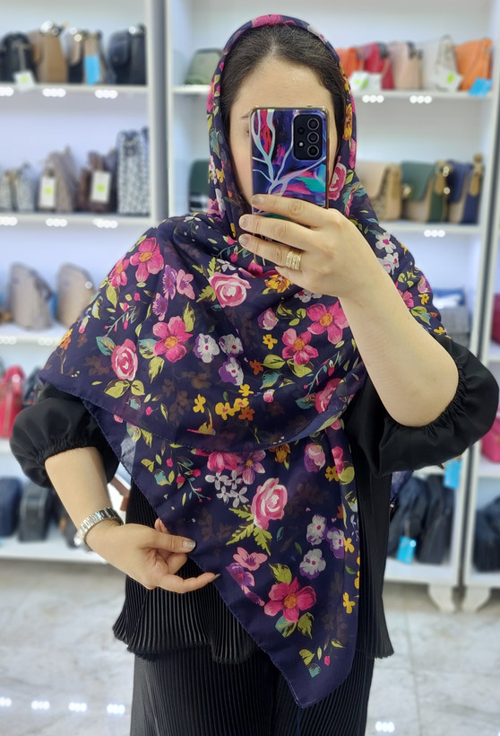 روسری قواره ۱۳۰ برند زیبای mila schon