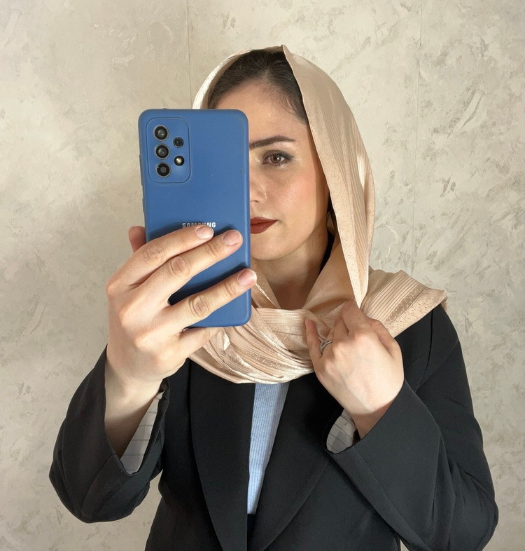 شال ساتن براق طرحدار شاین