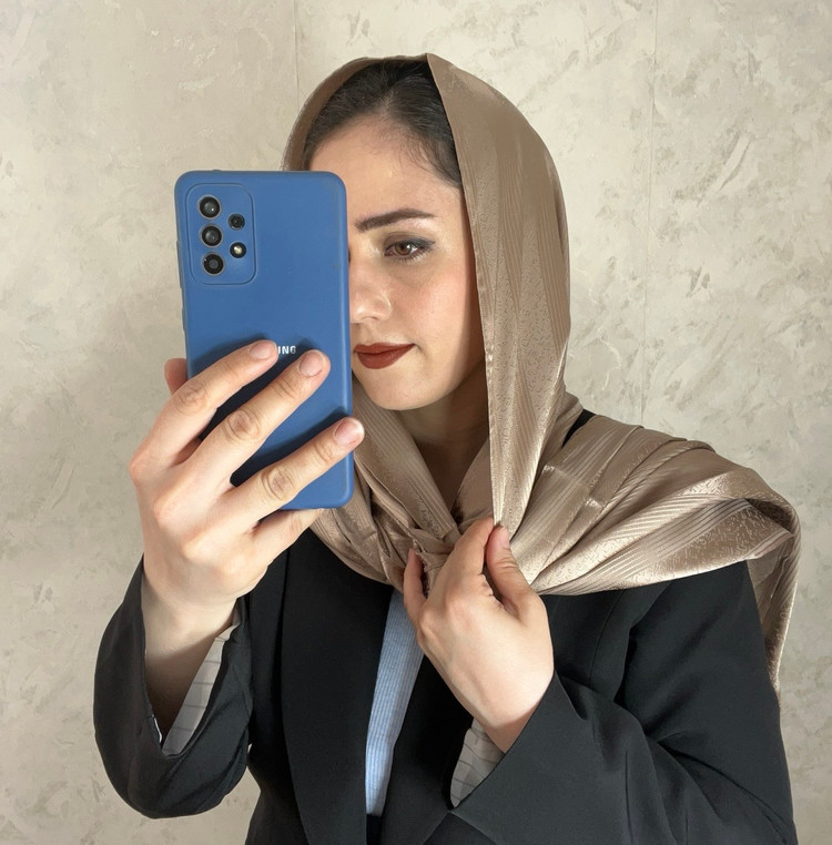 شال ساتن براق طرحدار شاین