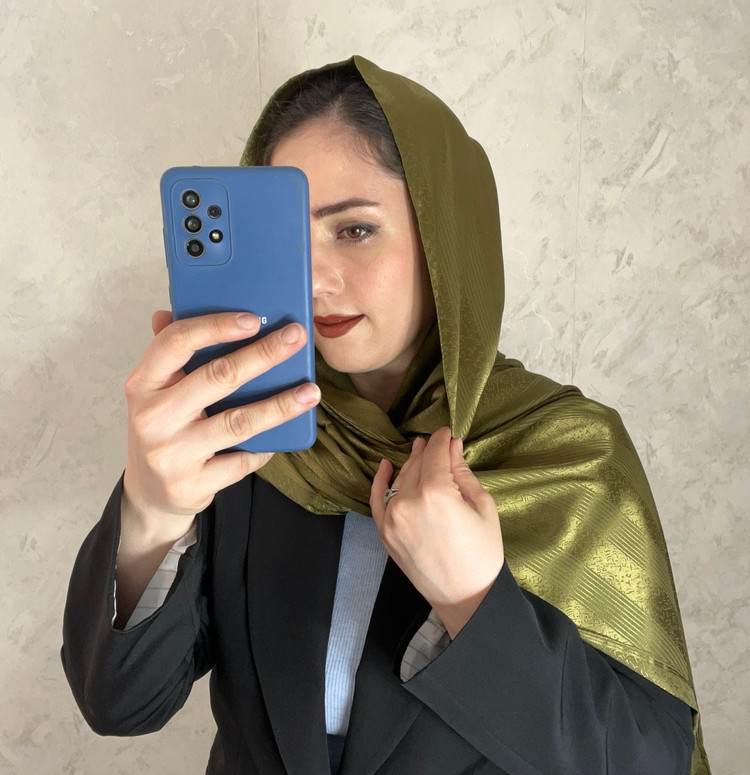 شال ساتن براق طرحدار شاین