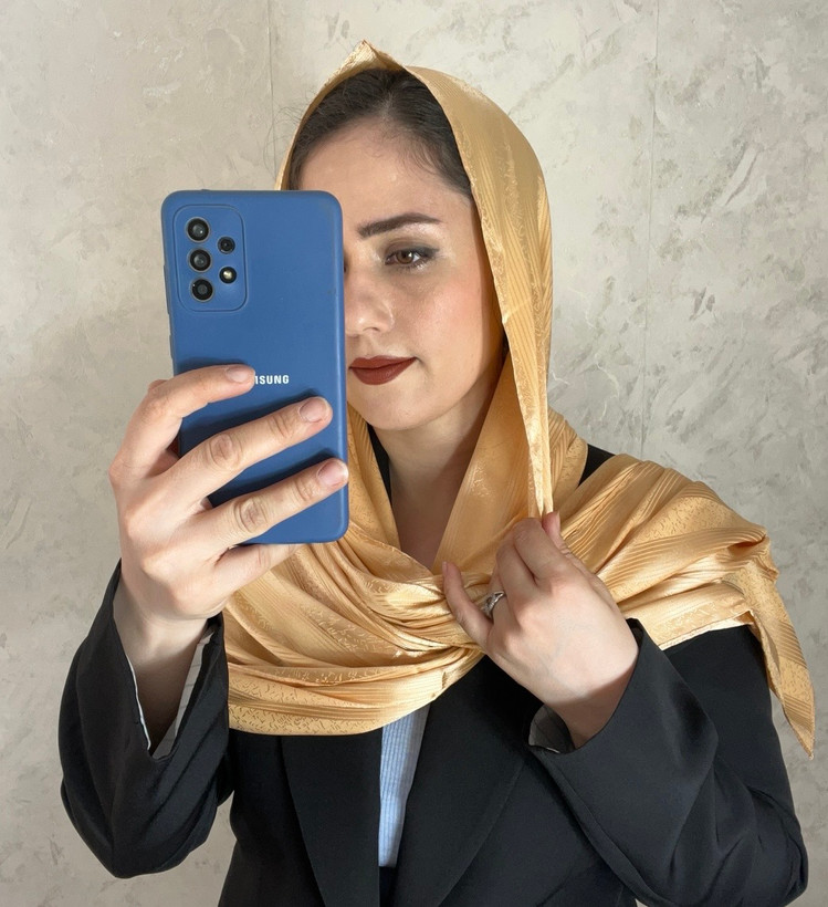 شال ساتن براق طرحدار شاین