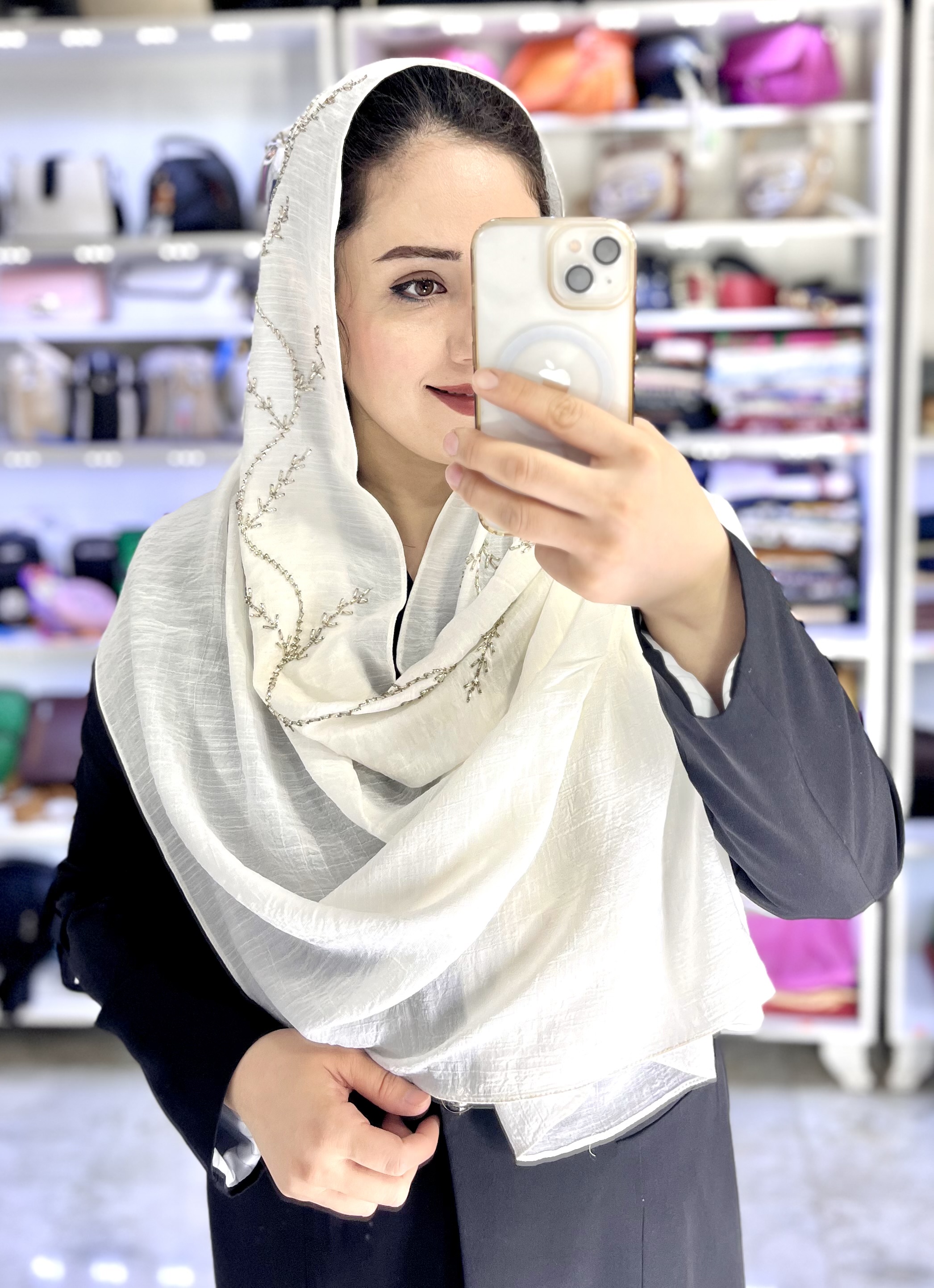 شال مجلسی جواهر و‌ سنگ‌دوزی ‌دست‌دوز رنگ سفید