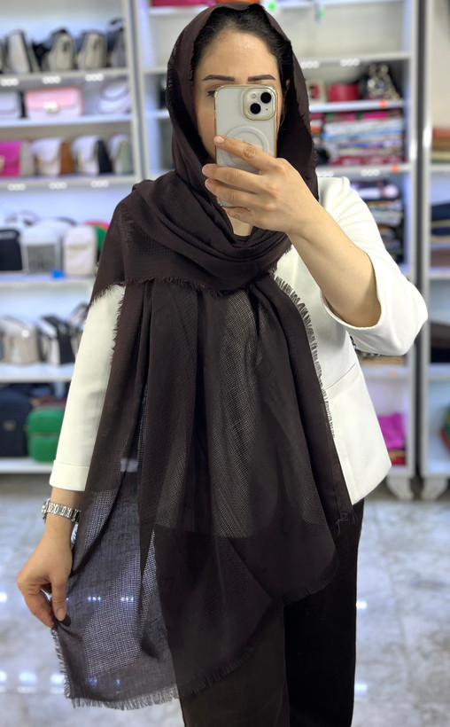 شال نخی حصیری دور ریش طرح لویی ویتون رنگ قهوه ای شکلاتی