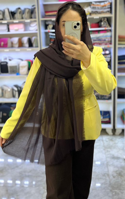 شال نخی دور ریش طرح راه راه رنگ قهوه ای شکلاتی