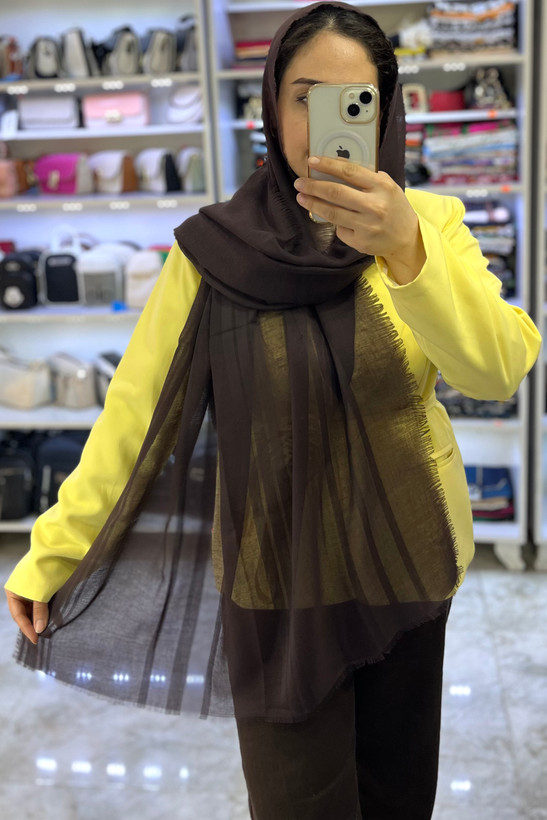 شال نخی دور ریش طرح راه راه رنگ قهوه ای شکلاتی
